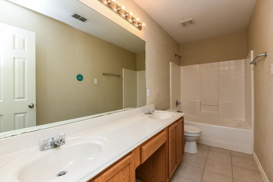 Building Photo - 3912 Big Thicket Dr