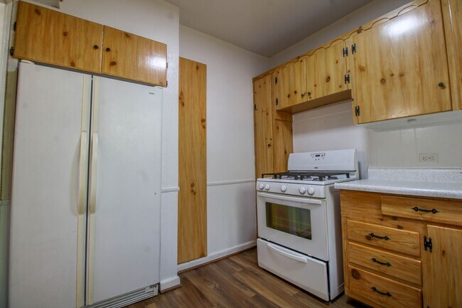 Building Photo - 1327 Vanderbilt St