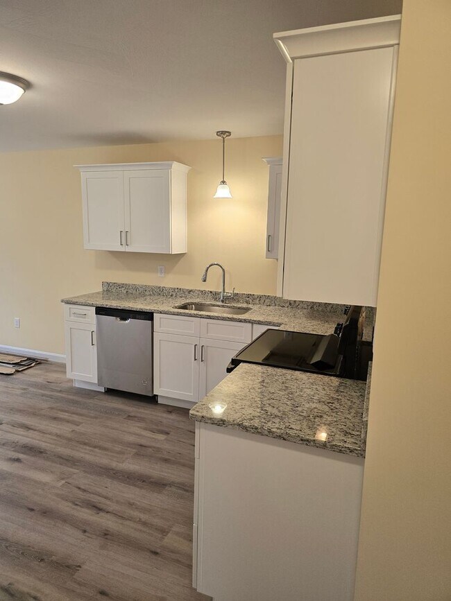 Building Photo - Megway Ct. (2-5)