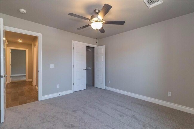Building Photo - 3140 Drake Crest Dr