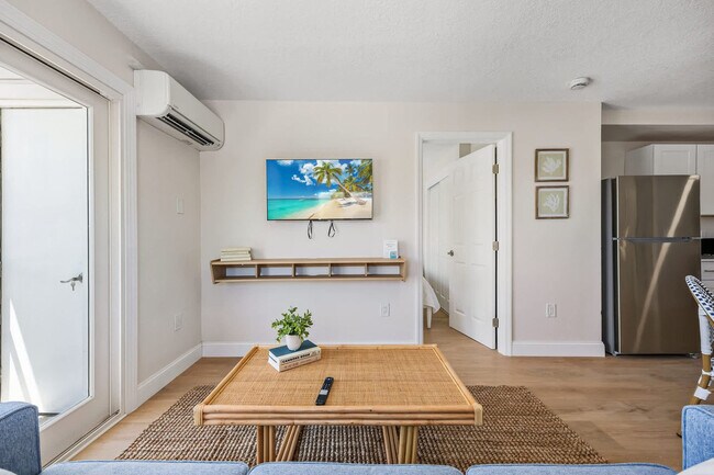 Building Photo - 637 S Orlando Ave