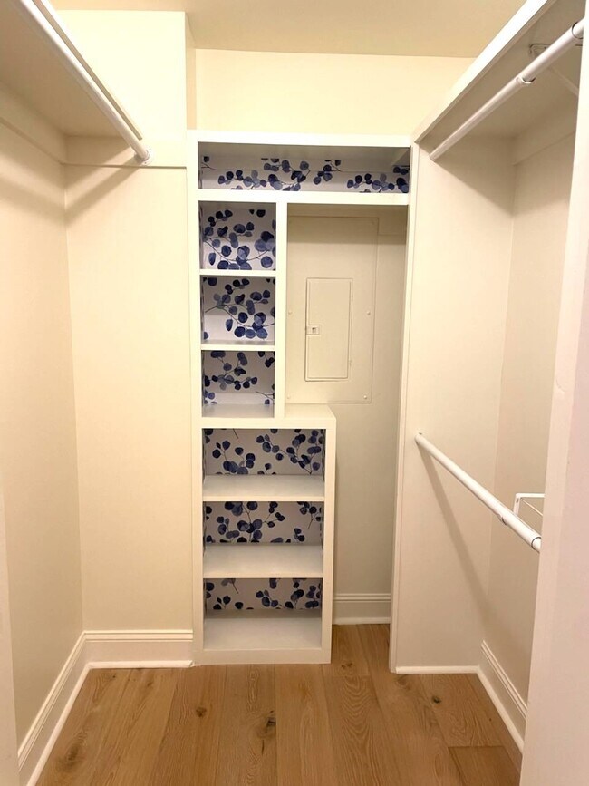 Building Photo - 5400 Park Ave