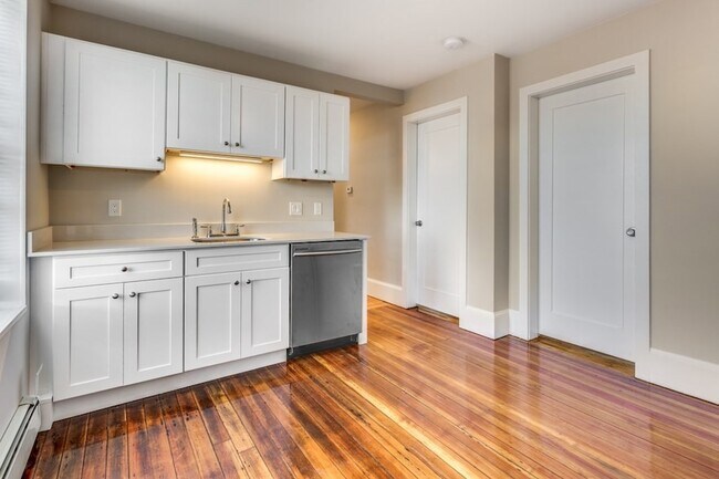 Building Photo - 8 Shetland St