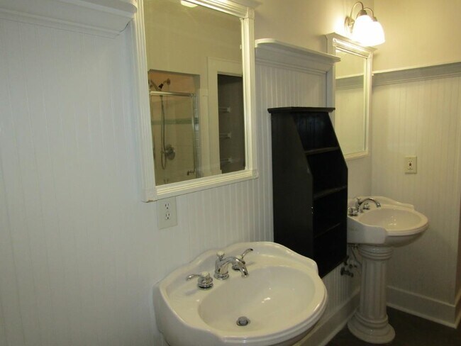 Building Photo - 703 Tradewind Ct