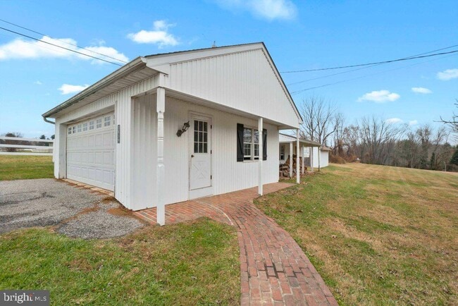 Building Photo - 3839 Blenheim Rd