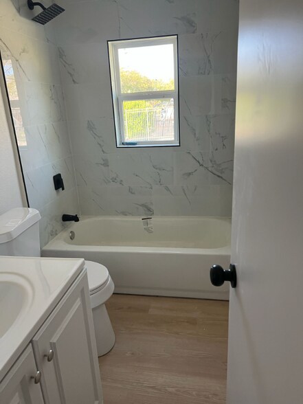 Building Photo - 1120 H Ave