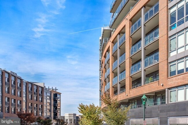 Building Photo - 7171 Woodmont Ave