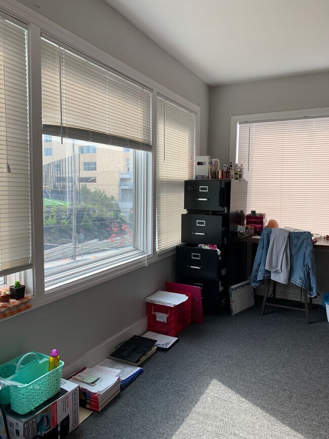 Building Photo - 308 S Neville St