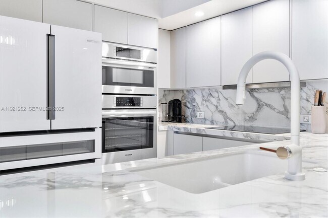 Building Photo - 2080 S Ocean Dr