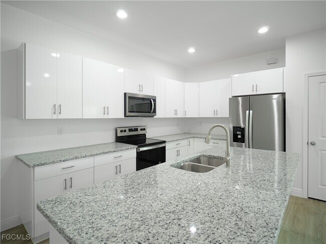 Building Photo - 6018 N Moss Cir