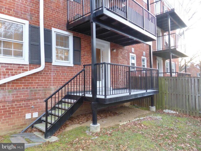 Building Photo - 2916 S Buchanan St