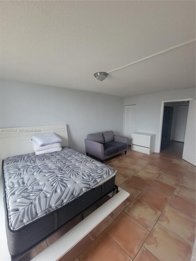 Building Photo - 13499 Biscayne Blvd