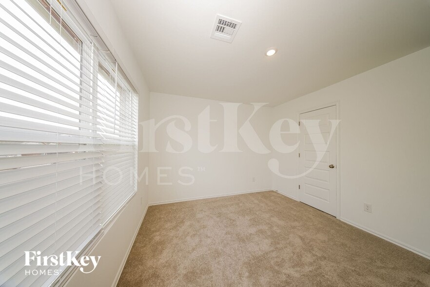 Building Photo - 433 Labelle Ln