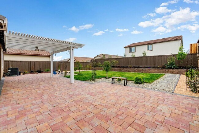 Building Photo - 3190 Quail Ravine Ct