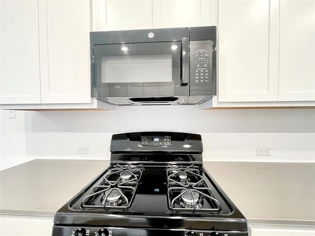 Building Photo - 305 Milliner Lp