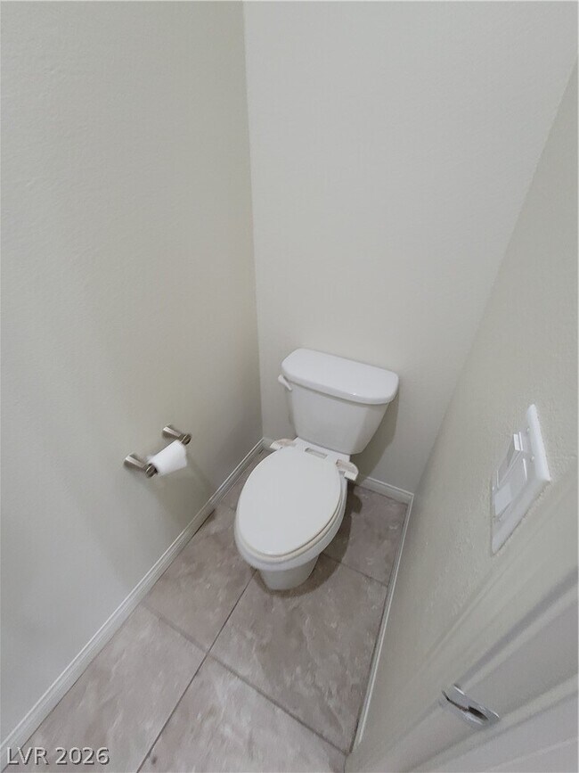 Building Photo - 5564 Bethany Bend Dr
