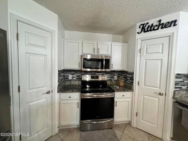 Building Photo - 12341 Glenn Hollow Dr