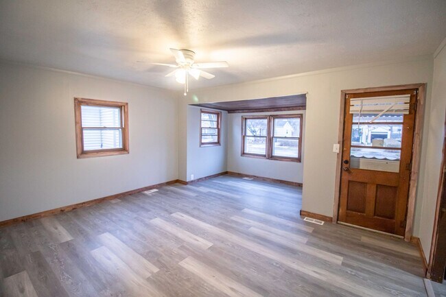 Building Photo - Completely Renovated and Affordable 3 BR Home