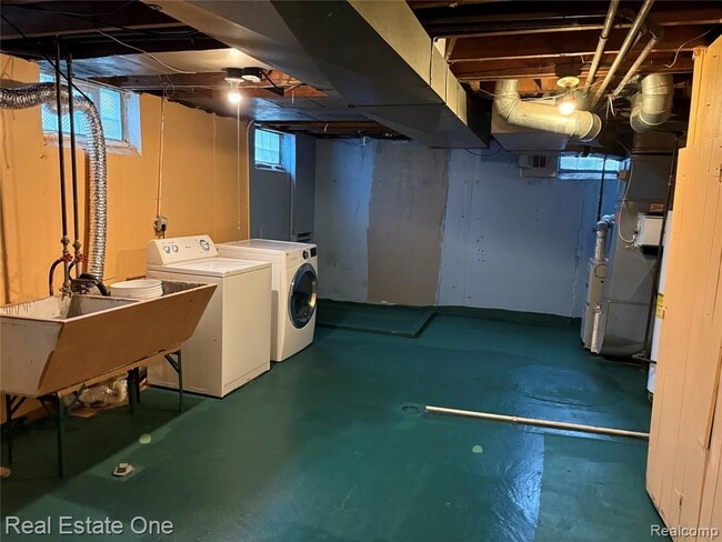 Building Photo - 1601 E 4th St