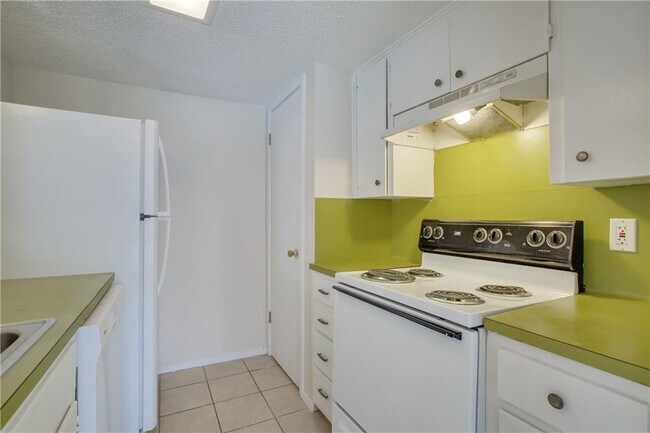 Building Photo - 8601 Fireside Dr