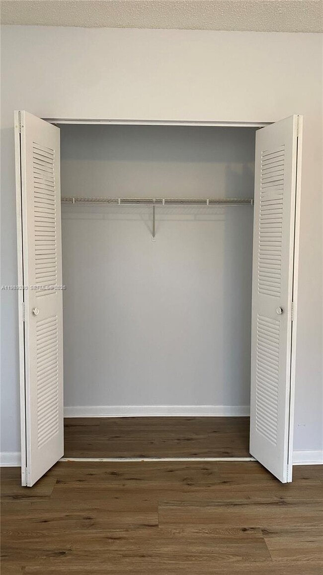 Building Photo - 543 Racquet Club Rd