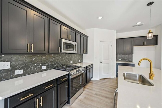 Building Photo - 564 Silverleaf Trl