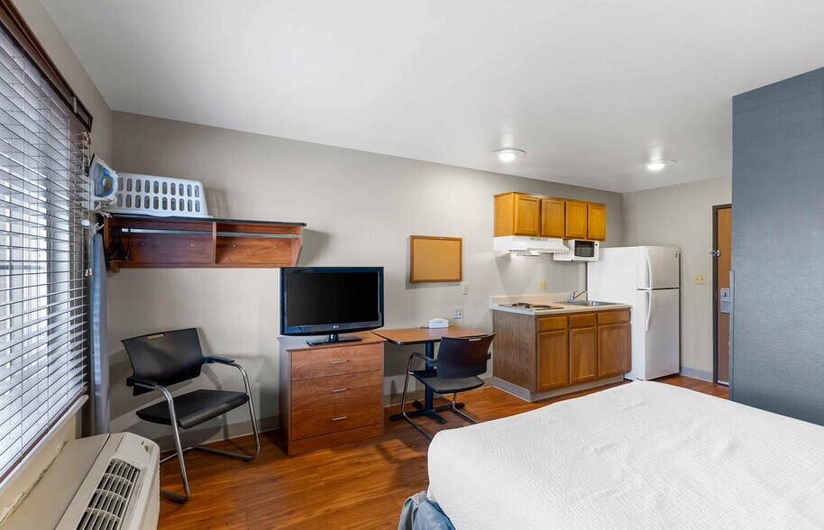 Building Photo - Furnished Studio-Denver - Aurora