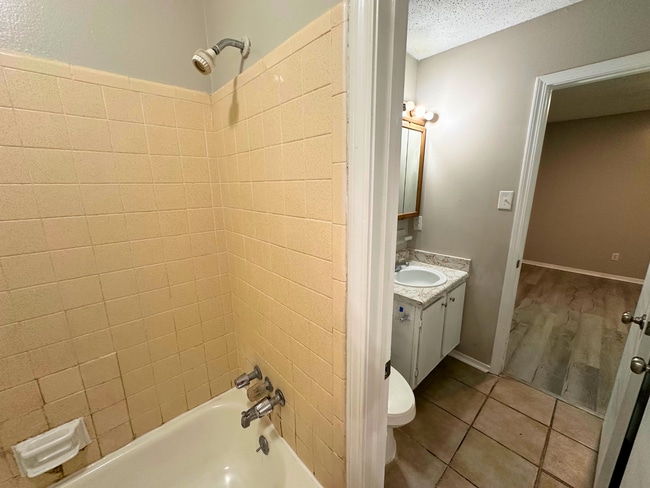 Building Photo - 6057 Scottsdale Ct