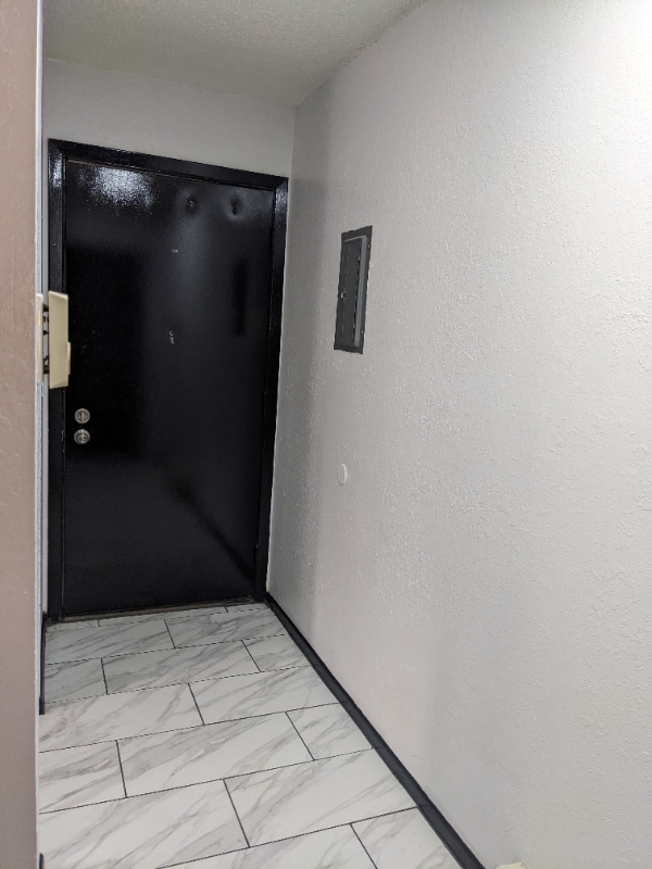 Building Photo - 300 Hopp Ave