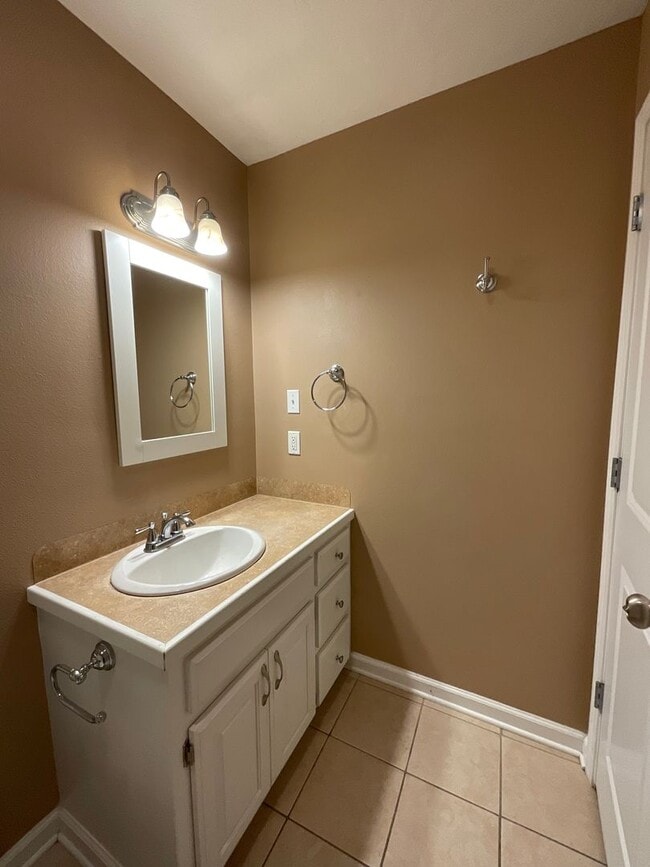 Building Photo - 110 Delia Dr
