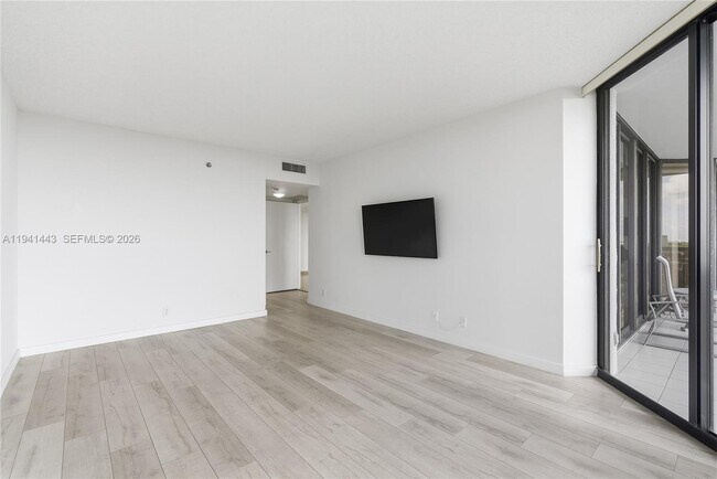 Building Photo - 3598 Yacht Club Dr