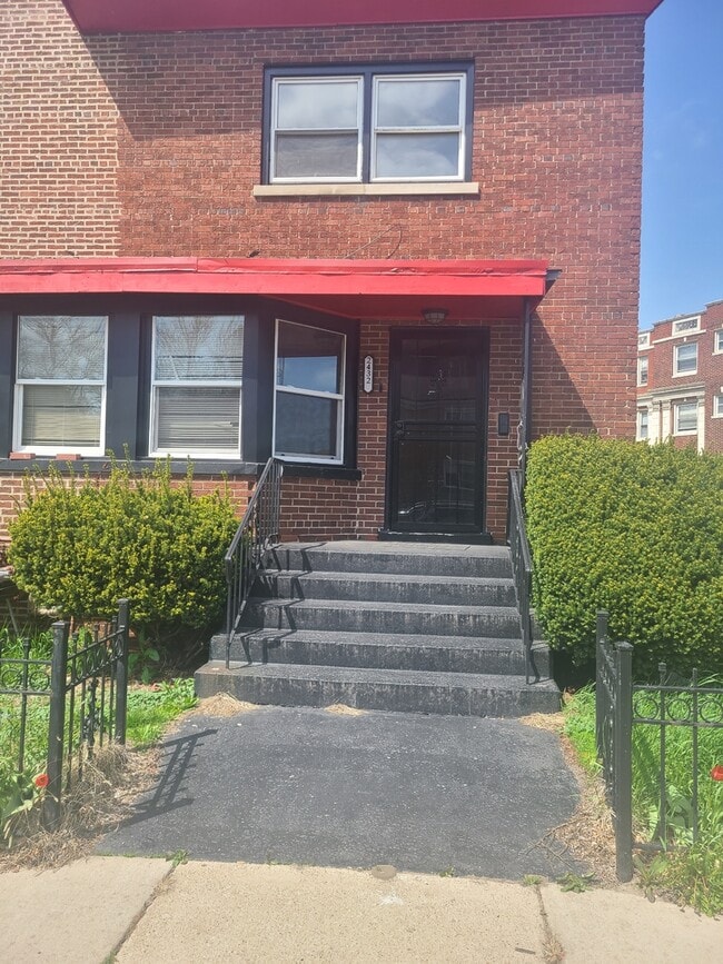 Primary Photo - 2432 E 73rd St