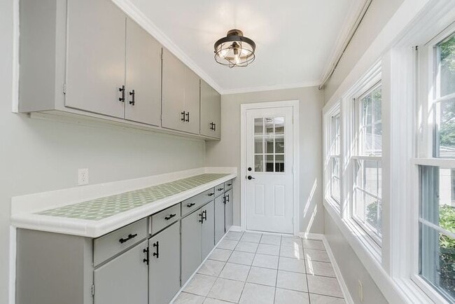 Building Photo - Elegant Updated Meridian-Kessler Home on E...