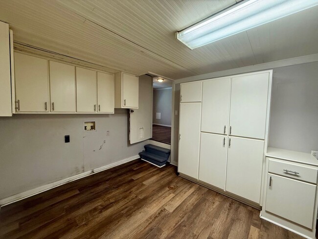 Building Photo - 5105 Lewis Ln