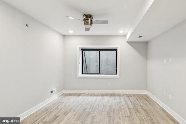 Building Photo - 814 N Uber St