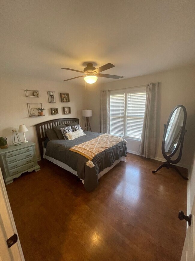 Building Photo - Eastside Three Bedroom Available for Rent July 2026