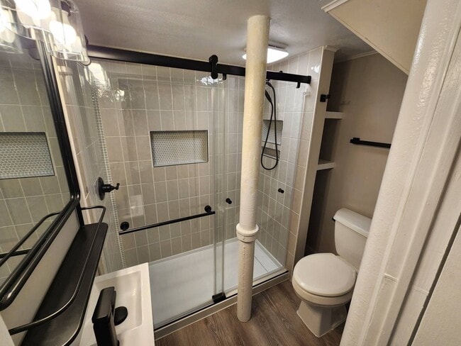 Building Photo - Newly Renovated 3-Bedroom Property in Prim...