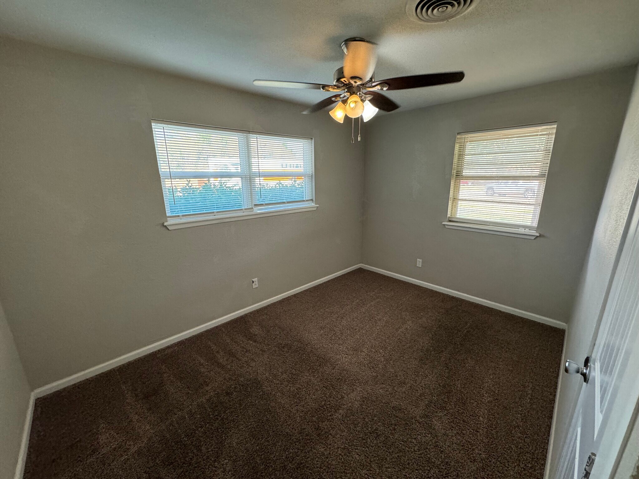 Building Photo - 5412 39th Dr