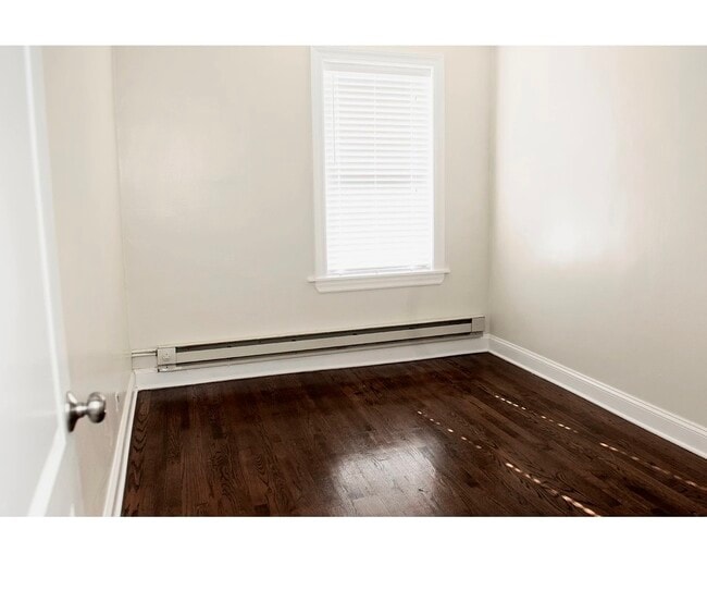 Building Photo - 3841 N Greenview Ave