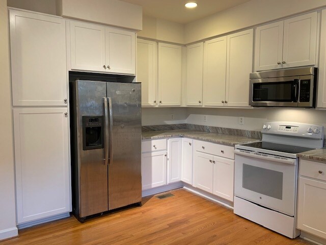 Building Photo - 311 Columbia Pl E