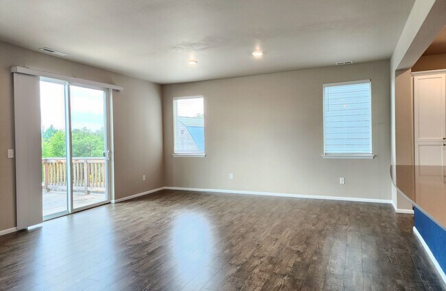 Building Photo - 4 Bedroom Home in Marysville Available Now!