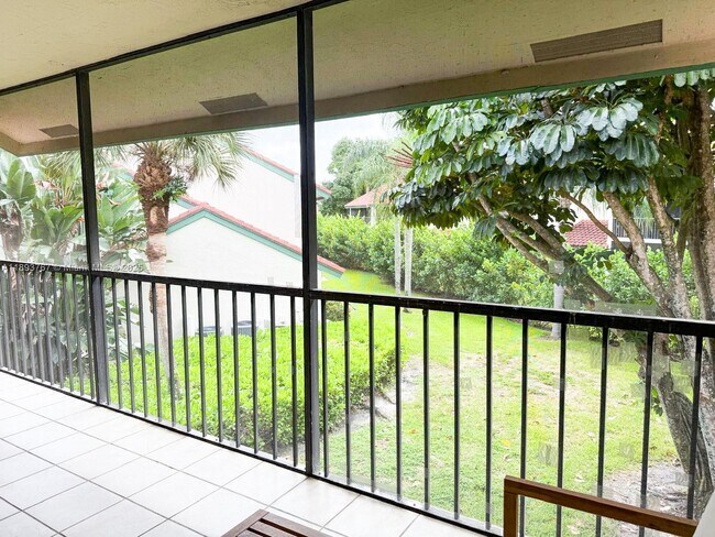 Building Photo - 12 Lexington Ln E