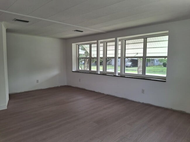 Building Photo - 103 Catalina Cir