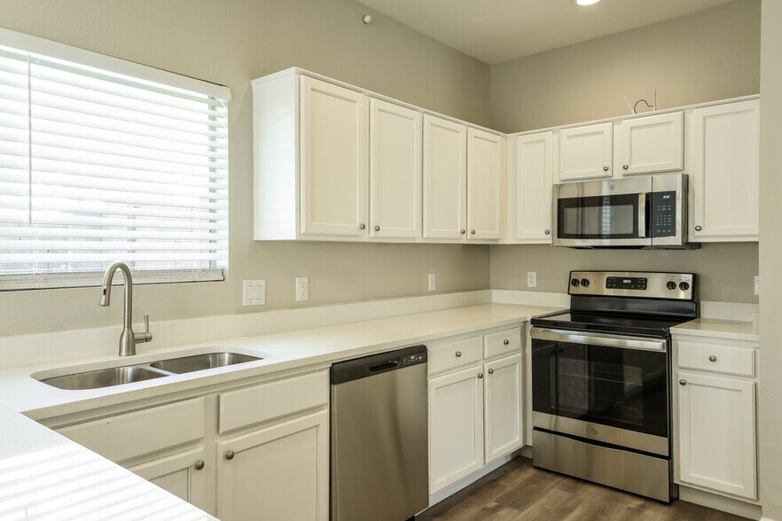 Building Photo - 1750 W Union Hills Dr