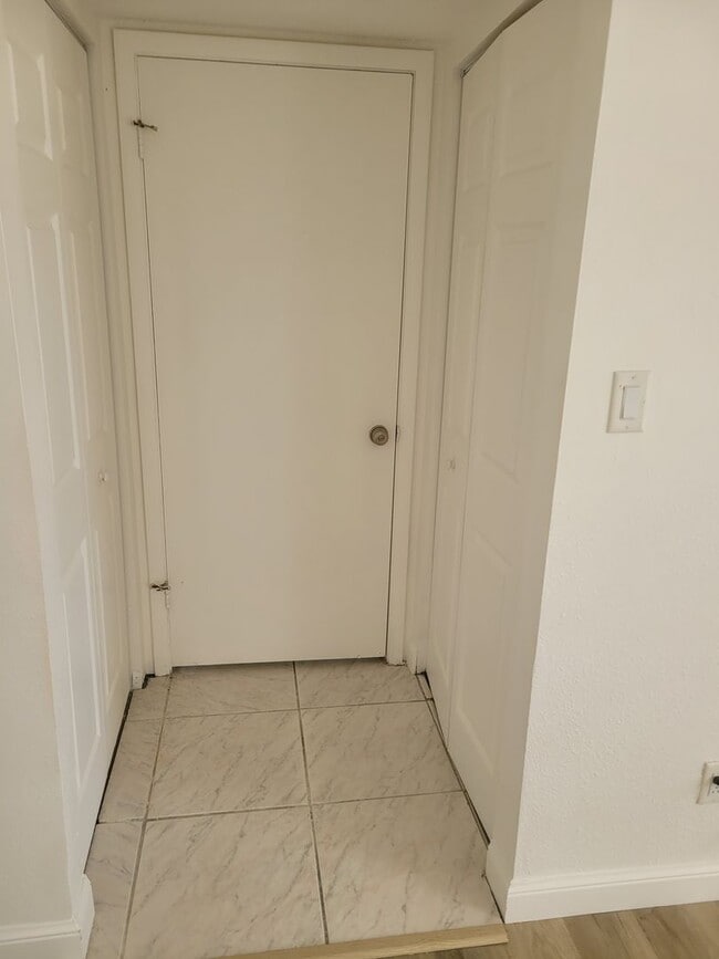 Building Photo - FOR RENT!!! BEAUTIFUL AND SPACIOUS 1 BED 1 BATH CONDO (MOVE IN SPECIAL)...