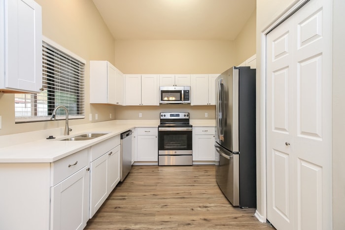 Building Photo - 1610 W Houchin Way