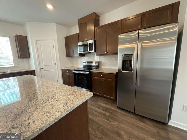 Building Photo - 5716 Plaza Dr SE