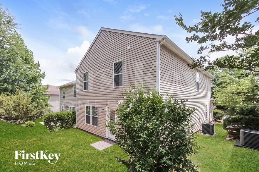 Building Photo - 2013 Dunsmore Ln