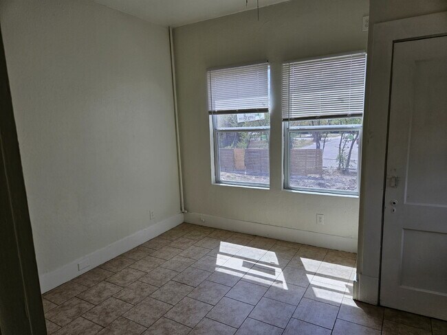 Building Photo - Utilities Included, Studio apartment in the heart of St. Mary's
