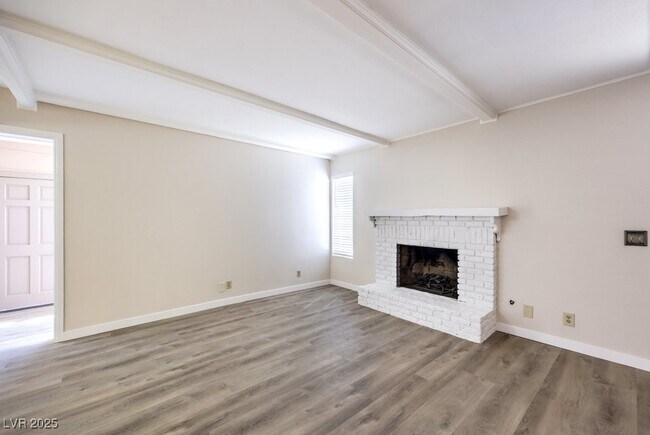Building Photo - 3683 Villa Knolls E Dr